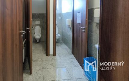 Na prenájom kancelárske priestory s parkingom a výmerou 30 m2 v Lamači