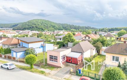 Na predaj rozľahlý pozemok s rodinným domom vo Veľkom Šariši