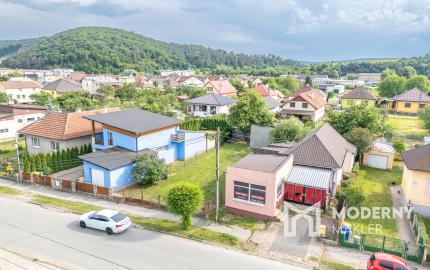 Na predaj rozľahlý pozemok s rodinným domom vo Veľkom Šariši