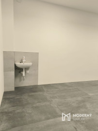 Na prenájom moderný obchodný priestor v centre mesta Malacky