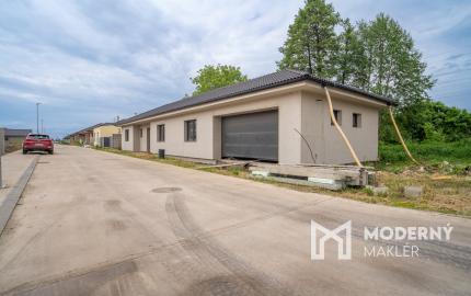 Na predaj nadštandardná 5-izbová novostavba rodinného domu v pokojnej časti Nových Zámkov