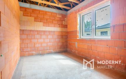 Na predaj nadštandardná 5-izbová novostavba rodinného domu v pokojnej časti Nových Zámkov