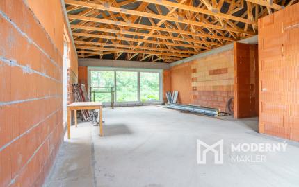 Na predaj nadštandardná 5-izbová novostavba rodinného domu v pokojnej časti Nových Zámkov