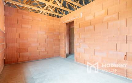 Na predaj nadštandardná 5-izbová novostavba rodinného domu v pokojnej časti Nových Zámkov