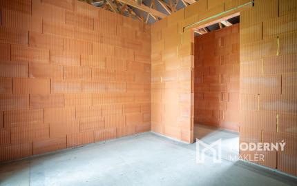 Na predaj nadštandardná 5-izbová novostavba rodinného domu v pokojnej časti Nových Zámkov