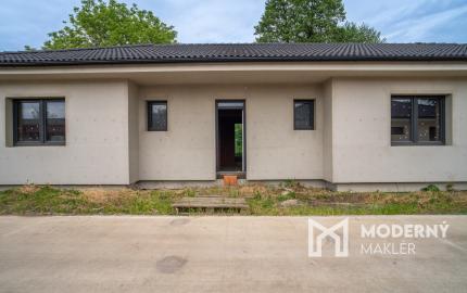 Na predaj nadštandardná 5-izbová novostavba rodinného domu v pokojnej časti Nových Zámkov