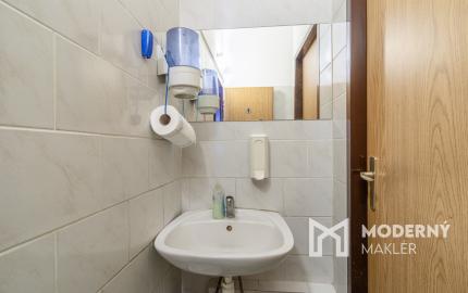 Na predaj gastroprevádzka s vonkajšou terasou v Karlovej Vsi