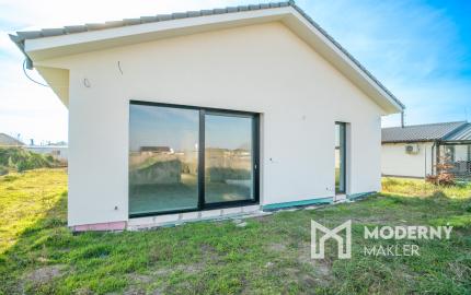 Na predaj novostavba 4-izbového bungalovu v príjemnej lokalite neďaleko Bratislavy