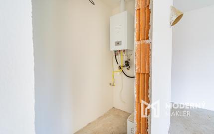 Na predaj priestranný 4-izbový bungalov s terasou v Hrnčiarovciach nad Parnou