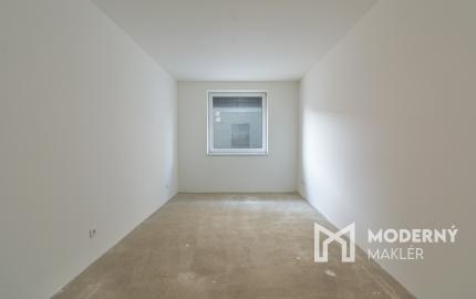 Na predaj priestranný 4-izbový bungalov s terasou v Hrnčiarovciach nad Parnou