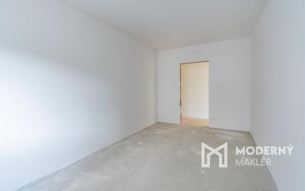 Na predaj priestranný 4-izbový bungalov s terasou v Hrnčiarovciach nad Parnou