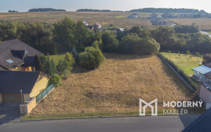 Na predaj perspektívny pozemok so stavebným povolením vo Veľkej Lomnici