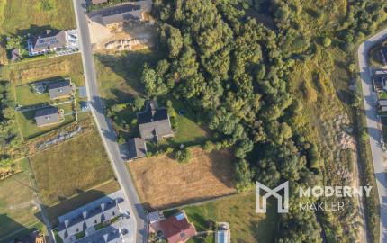 Na predaj perspektívny pozemok so stavebným povolením vo Veľkej Lomnici