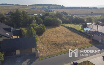 Na predaj perspektívny pozemok so stavebným povolením vo Veľkej Lomnici