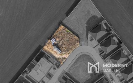 Na predaj lukratívne pozemky v novovybudovanej časti obce Topoľnica