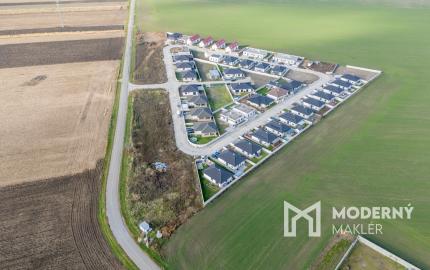 Na predaj lukratívne pozemky v novovybudovanej časti obce Topoľnica