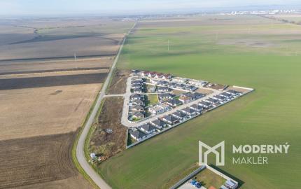 Na predaj lukratívne pozemky v novovybudovanej časti obce Topoľnica
