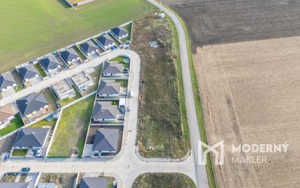 Na predaj lukratívne pozemky v novovybudovanej časti obce Topoľnica