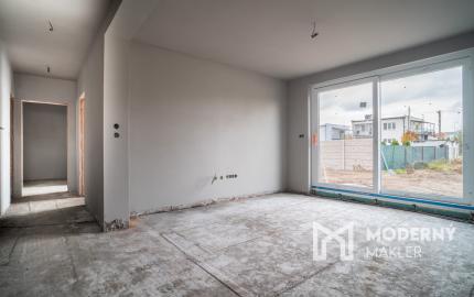 Na predaj nadštandardný 3-izbový byt s vlastnou záhradou v Kráľovej pri Senci