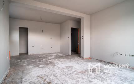 Na predaj nadštandardný 3-izbový byt s vlastnou záhradou v Kráľovej pri Senci