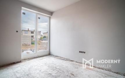 Na predaj nadštandardný 3-izbový byt s vlastnou záhradou v Kráľovej pri Senci