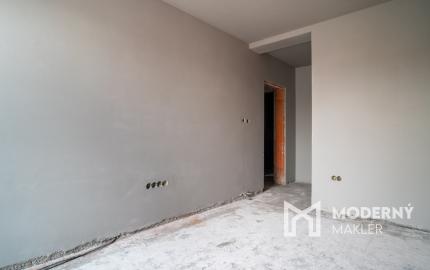 Na predaj nadštandardný 3-izbový byt s vlastnou záhradou v Kráľovej pri Senci