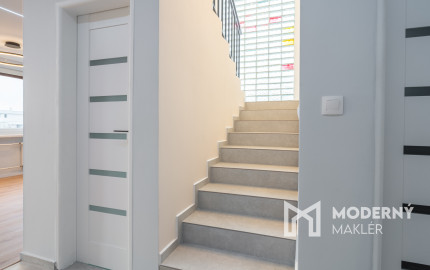 Na predaj štýlovo zrekonštruovaný dvojpodlažný rodinný dom za výhodnú cenu v obci Veľká Mača