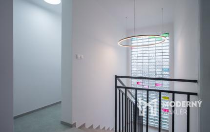 Na predaj štýlovo zrekonštruovaný dvojpodlažný rodinný dom za výhodnú cenu v obci Veľká Mača