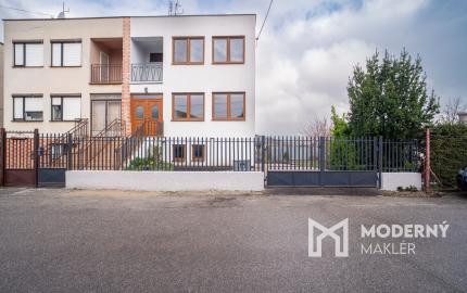 Na predaj štýlovo zrekonštruovaný dvojpodlažný rodinný dom za výhodnú cenu v obci Veľká Mača