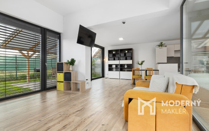 Na predaj moderný dom s terasou v Ružinove - Domové role