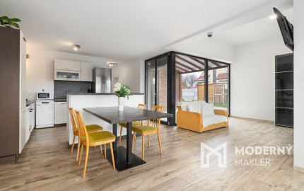 Na predaj moderný dom s terasou v Ružinove - Domové role