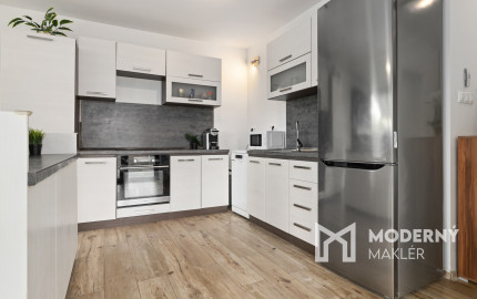 Na predaj moderný dom s terasou v Ružinove - Domové role