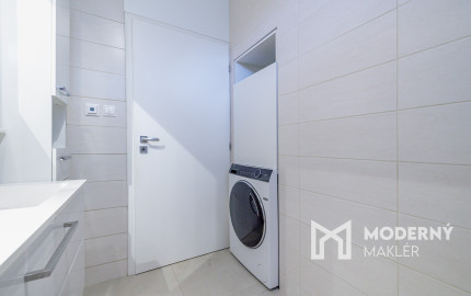 Na predaj moderný dom s terasou v Ružinove - Domové role