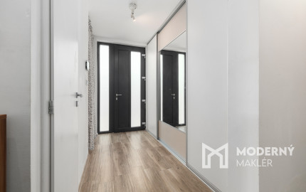 Na predaj moderný dom s terasou v Ružinove - Domové role