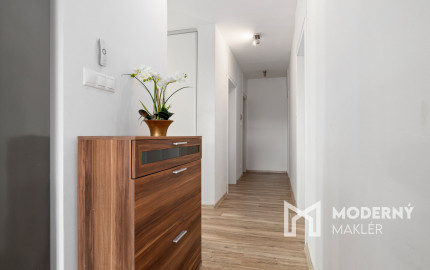 Na predaj moderný dom s terasou v Ružinove - Domové role