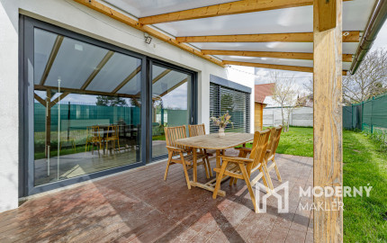 Na predaj moderný dom s terasou v Ružinove - Domové role