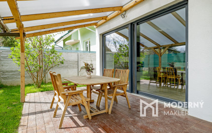 Na predaj moderný dom s terasou v Ružinove - Domové role