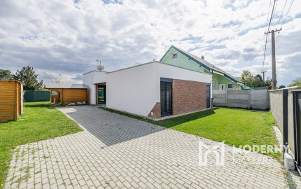 Na predaj moderný dom s terasou v Ružinove - Domové role