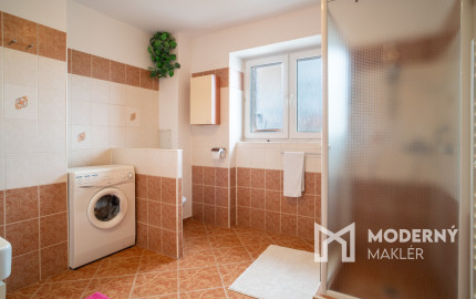 PRENAJATÉ: Na prenájom priestranný 2-izbový byt na Záhradnej ulici v Pezinku