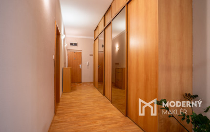 Na predaj kompletne zariadený 3-izbový byt v Trenčíne