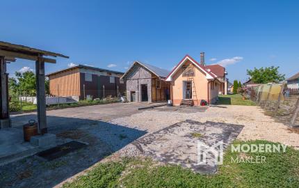 Na predaj dvojgeneračný rodinný dom s bazénom v Gabčíkove