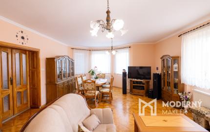 Na predaj dvojgeneračný rodinný dom s bazénom v Gabčíkove