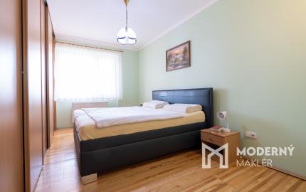 Na predaj dvojgeneračný rodinný dom s bazénom v Gabčíkove