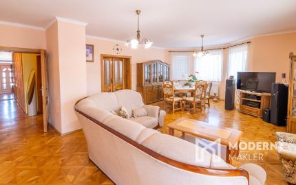 Na predaj dvojgeneračný rodinný dom s bazénom v Gabčíkove