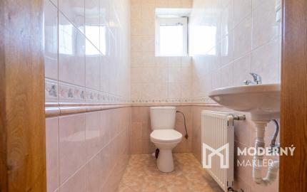 Na predaj dvojgeneračný rodinný dom s bazénom v Gabčíkove