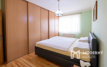 Na predaj dvojgeneračný rodinný dom s bazénom v Gabčíkove