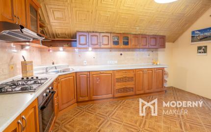 Na predaj dvojgeneračný rodinný dom s bazénom v Gabčíkove