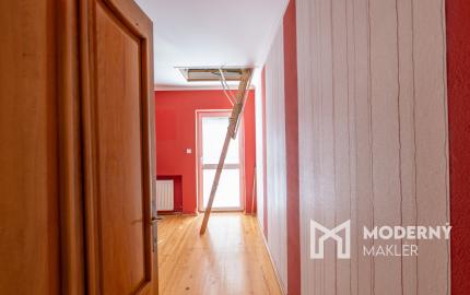 Na predaj dvojgeneračný rodinný dom s bazénom v Gabčíkove