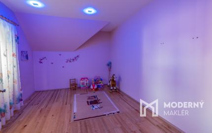 Na predaj dvojgeneračný rodinný dom s bazénom v Gabčíkove