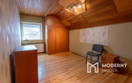 Na predaj dvojgeneračný rodinný dom s bazénom v Gabčíkove